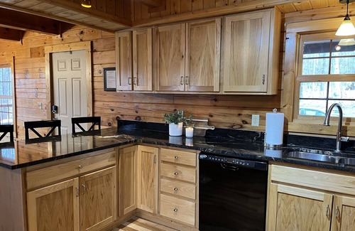 Carbon Hill Cabin | Secluded w/View! Hot tub! Sauna! Sleeps 14!