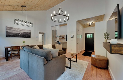 North Pole Cabin | Secluded Wilmington Cabin: Fire Pit & Grill