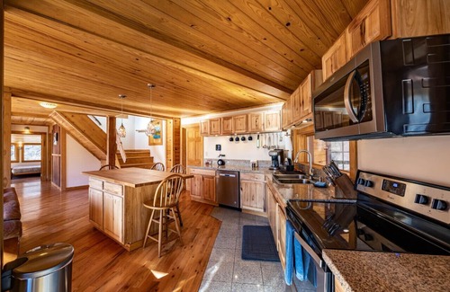 Stanardsville House | Secluded Zen River Retreat