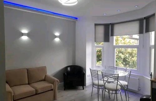 Hendon Apartment | Second Av flat 4 Hendon London
