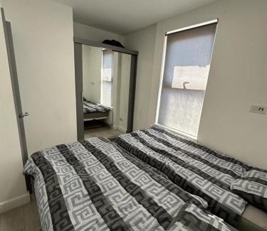 Hendon Apartment | Second Av flat 4 Hendon London