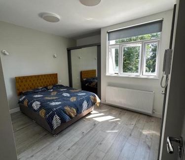 Hendon Apartment | Second Av flat 4 Hendon London
