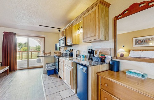 Wisconsin Dells Condo | Second-floor hotel-style condo with fast WiFi, central AC, & kitchenette