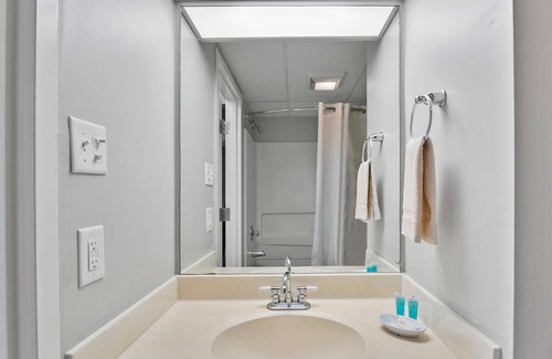 North East House | Second Floor Standard Suite Bay View