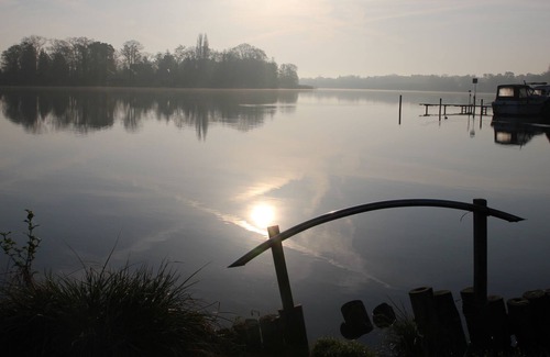 Senzig House | Second row to the lake, quiet living location, ideal to relax, Tropical Island