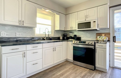 Bethune Beach House | Seconds to Beach & River/Manatee Manor/Watch the dolphins & manatees play! 6693E