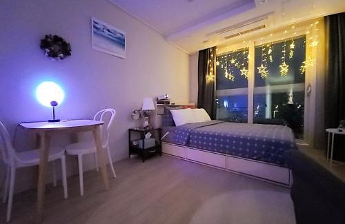 Hanam Apartment | Secret - 고층호수공원뷰,나만의영화관,미사역2분,120인치스크린,넷플,디즈니플러스,장기숙박추천