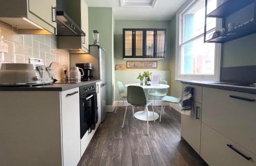 Clifton Apartment | Secret Boutique Abode in Beautiful Clifton Village