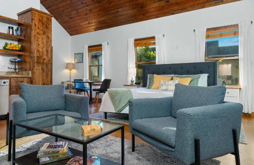 Fredericksburg House | Secret Garden Cottage - Pool & Hot Tub
