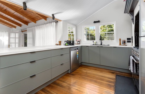 Launceston CBD Cottage | Secret Garden Cottage - Cafe Strip, Launceston