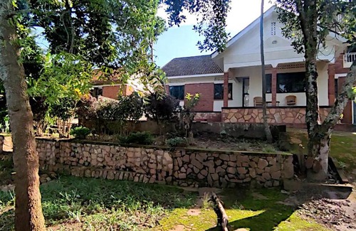 Ntinda House | Secret Garden Guesthouse