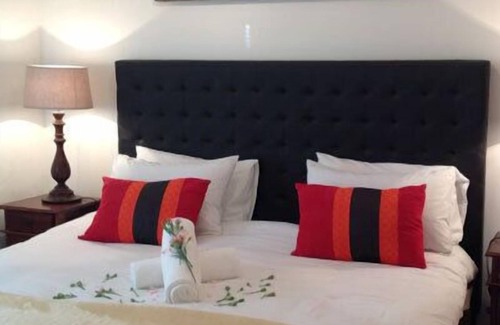 Bloubergstrand House | Secret Garden Guesthouse