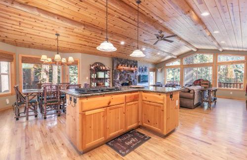 Carnelian Bay House | Secret Garden Lodge - 4BR Walking Distance to the Lake, Hot Tub, Close to Ski Resorts!