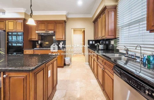Woodbury House | Secret Garden｜Pet-Friendly｜Garage Access｜Flex Lease #14