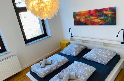 Hochfeld Apartment | SECRET HIDEAWAYS Design Apartment ARTstudio 5 nahe City l Messe l Hbf