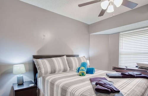 Arlington House | ~Secret Oasis Sleeps 8 Heated Pool & Spa~