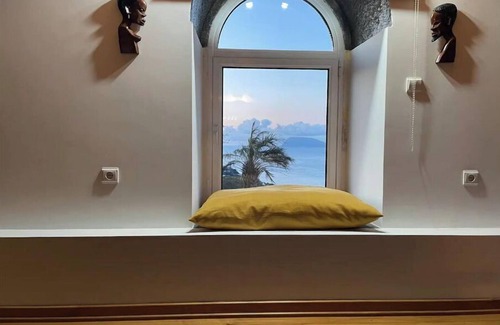 Santa Cruz das Flores House | Secular house (T2+1) with stunning views and whirlpool bath