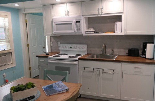 Altamont Manor Apartment | Secure Spring sun and your desired accommodation at TOP PRICES now!