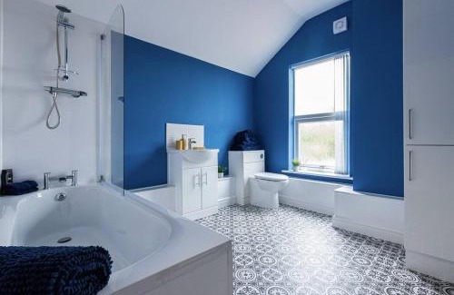 Dudley House | Sedgley-wolverhampton-contractors -4 Beds-parking