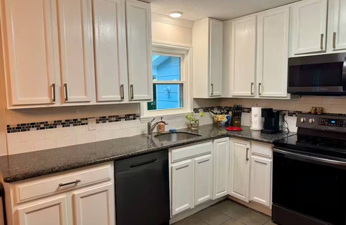 Apex House | Sedona Place -Home w/fenced yard