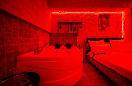 Sector 4 Hotel | Seductive refuge Love room Bucharest