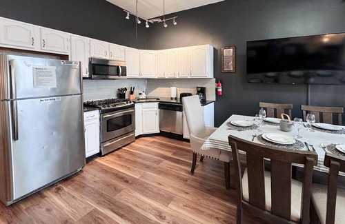 Union City Apartment | See New York Now - Apt 1 - Sleep 21-People! - 15 mins to NYC