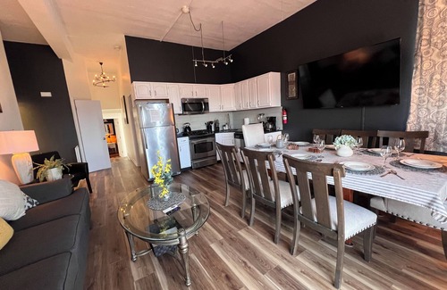 Union City Apartment | See New York Now - Apt 1 - Sleep 21-People! - 15 mins to NYC