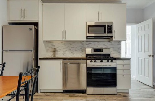 North Ironbound House | SEE NYC 4 LESS, sleeps 6, Ironbound, Newark