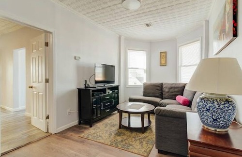 North Ironbound House | SEE NYC 4 LESS, sleeps 6, Ironbound, Newark
