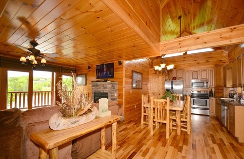 Sevierville Cabin | See the Smokies in Full Fall Color