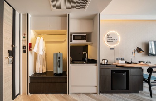 Lumphini Hotel | Seekers Finders Rama IV Hotel, SureStay Collection by BW