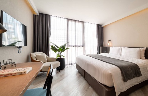 Lumphini Hotel | Seekers Finders Rama IV Hotel, SureStay Collection by BW