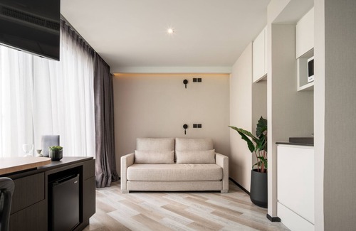 Lumphini Hotel | Seekers Finders Rama IV Hotel, SureStay Collection by BW