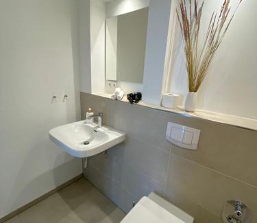 Schwerin Apartment | SEELIEBE Apartments - teilweise mit privater Sauna, Seeblick, Parkplatz, WLAN