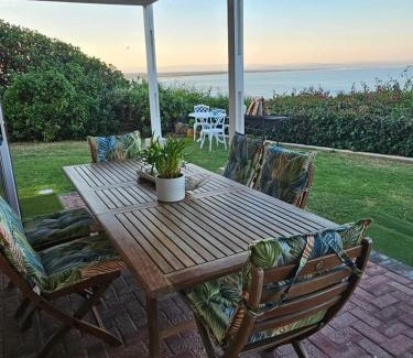 Jeffreys Bay Apartment | SEEMEEU