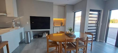 Britannia Bay Apartment | SeeSkattie