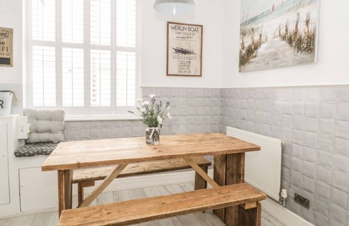 Deganwy Cottage | SEFTON COTTAGE, country holiday cottage, with a garden in Deganwy
