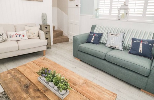 Deganwy Cottage | SEFTON COTTAGE, country holiday cottage, with a garden in Deganwy