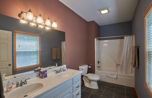 Apple Ridge Cabin | Segals Nest 3BR/2.5BA Log Home Close to Blowing Rock