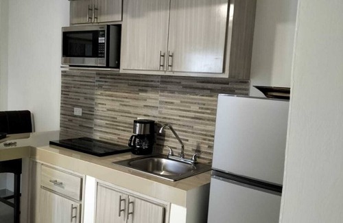 Esterito Apartment | Seguro Cómodo Bonito Bien Comunicado Apartamento 3cuadras del Malecón de La Paz