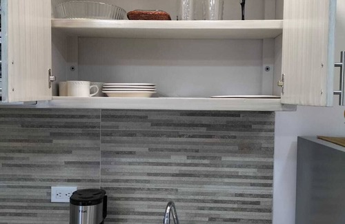 Esterito Apartment | Seguro Cómodo Bonito Bien Comunicado Apartamento 3cuadras del Malecón de La Paz