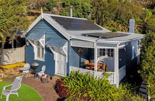 Marks Point House | Selby Cottage- Waterfront, Fire & Outdoor Dining