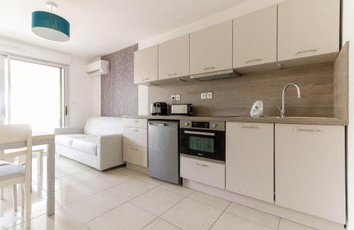 La Faviere Apartment | SELECT'soHOME - Résidence Le Poséidon - Piscine & Parking - Appartement pour 4 personnes - POS03