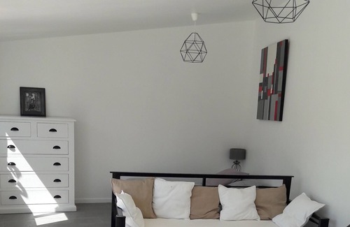 Saint-Mitre-les-Remparts House | Self-catering T1 vacation rental with swimming pool