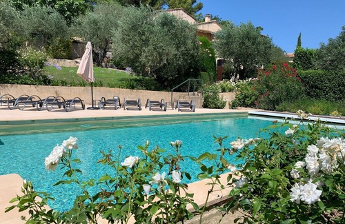 Vaison-la-Romaine Villa | Self-catered villa with private pool in a flowery garden with trees