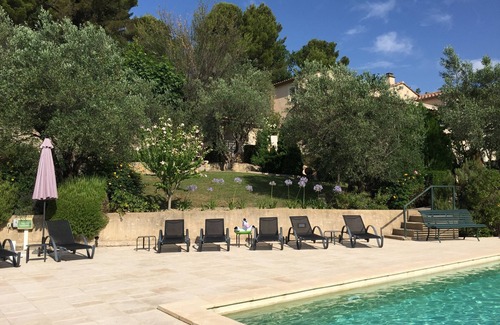 Vaison-la-Romaine Villa | Self-catered villa with private pool in a flowery garden with trees