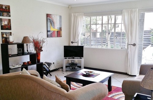 Greater Johannesburg Metropolitan Area Cottage | Self Catering 2 Bed 2 Bath apartment cottage