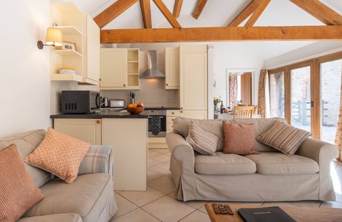 Shellingford Cottage | Self catering Cotswold holiday accommodation within easy reach of Oxford - Blossom Barn