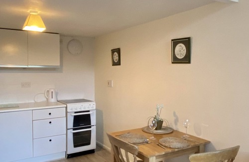 Winterbourne Earls Cottage | Self-catering, galleried studio cottage with parking outside