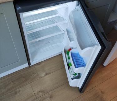 Caversham Apartment | Self Check-in Micro Studio for max 2 guests in Central location RG4 with your own Kitchenette Bathroom Parking and Shared Garden